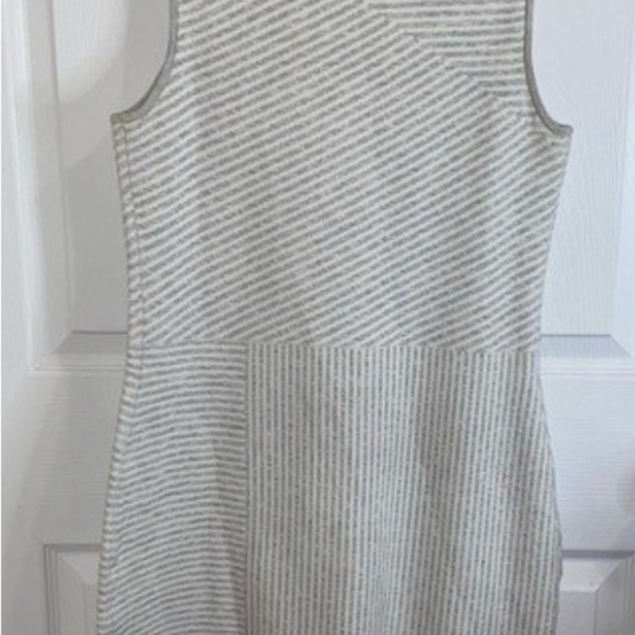 Athleta Chills and valley s grey and white striped sleeveless sweater Dress M - Picture 4 of 9